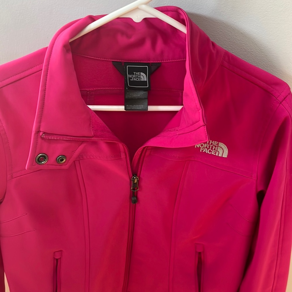 Bright pink North face light jacket ( never worn)
